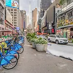 1Br Nr Times Sq W Indoor Pool Gym Nyc-141