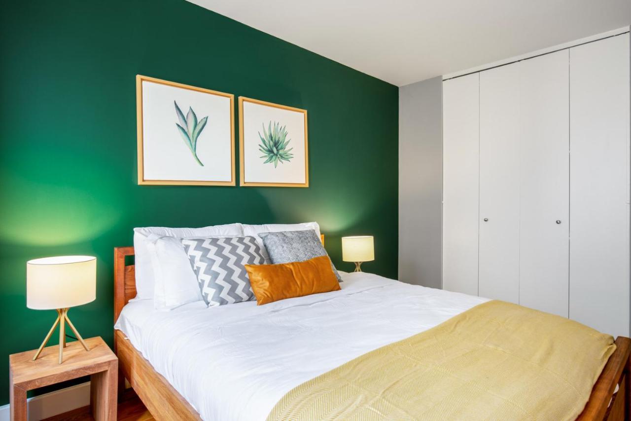 1br Nr Times Sq W Indoor Pool Gym Nyc-141
